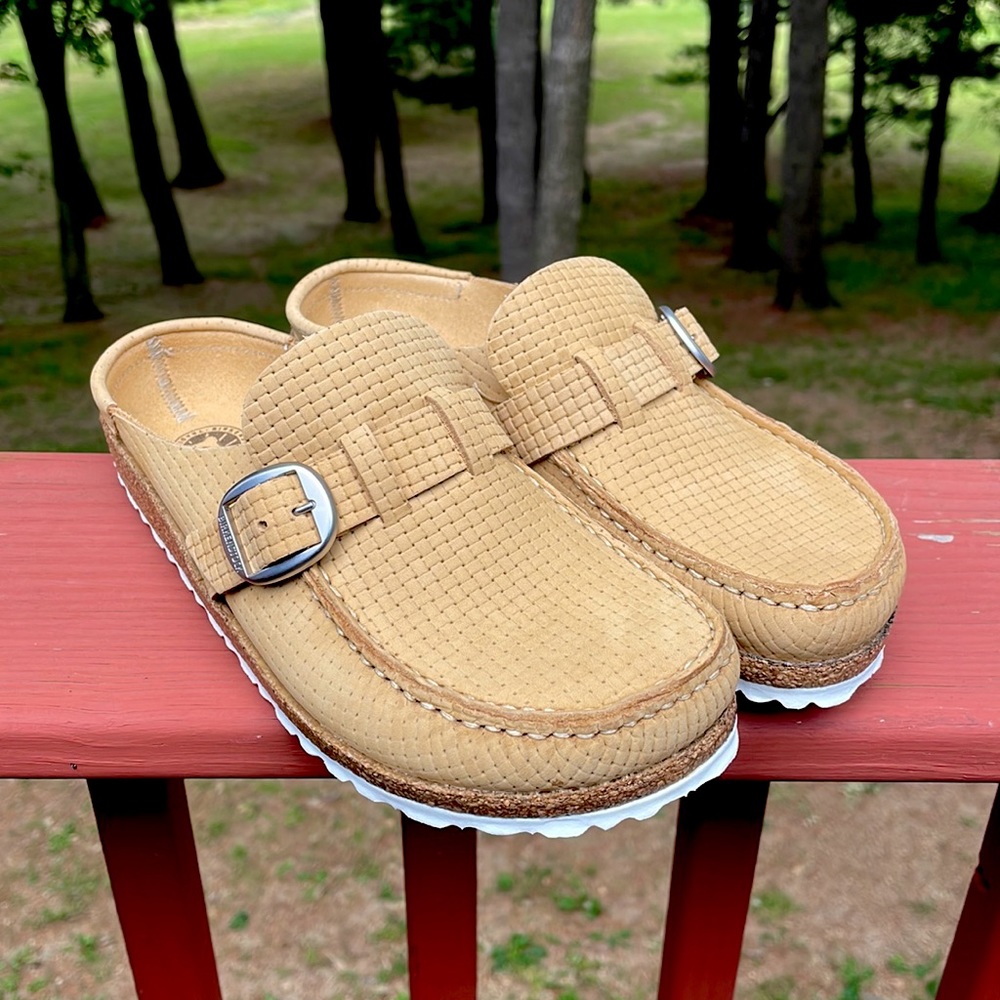 Birkenstock Buckley. NWT!! Discontinued spring color